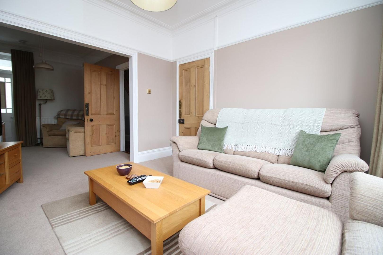 Quiet And Spacious 3 Bedroom Кардиф Екстериор снимка