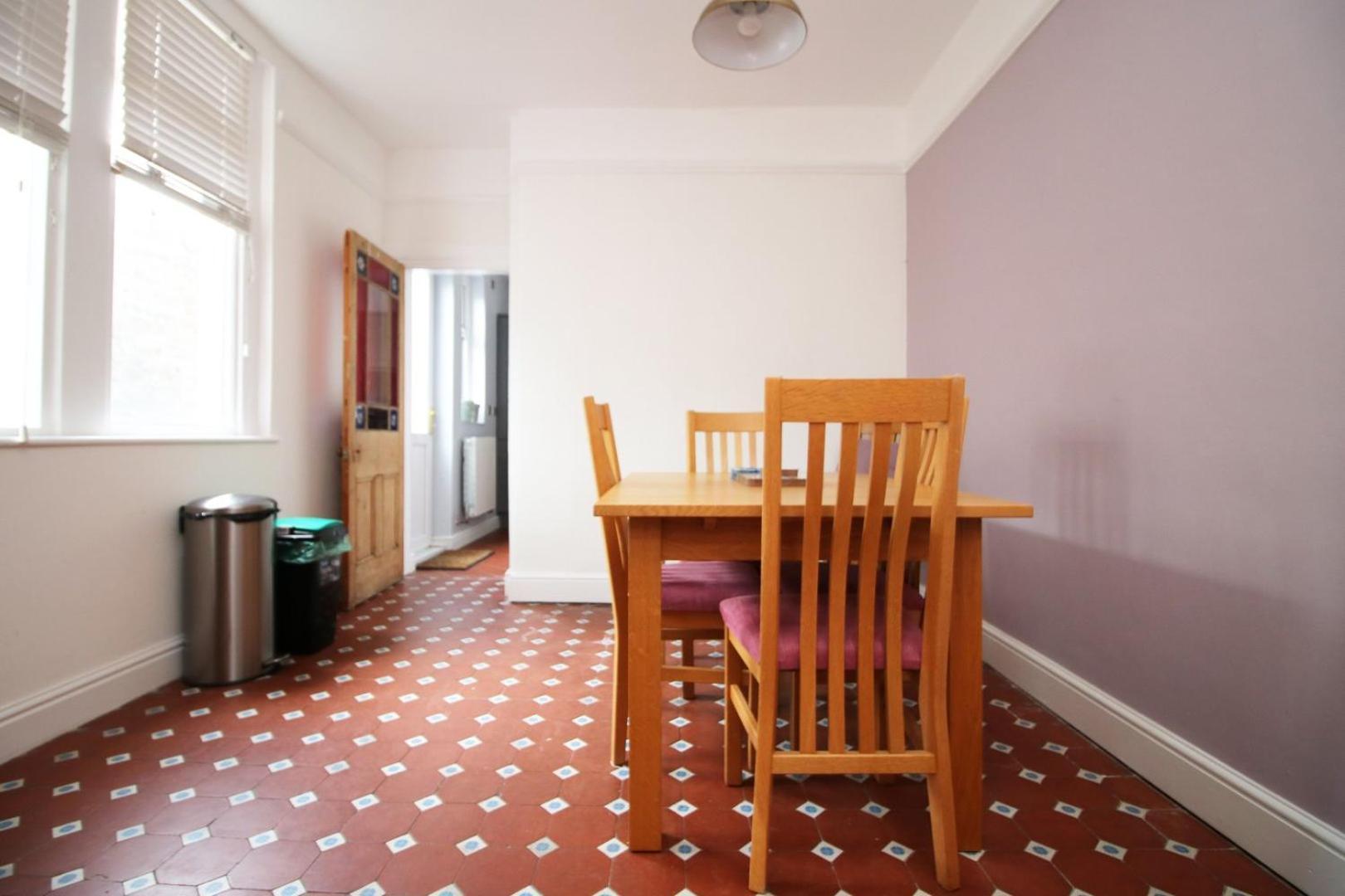 Quiet And Spacious 3 Bedroom Кардиф Екстериор снимка
